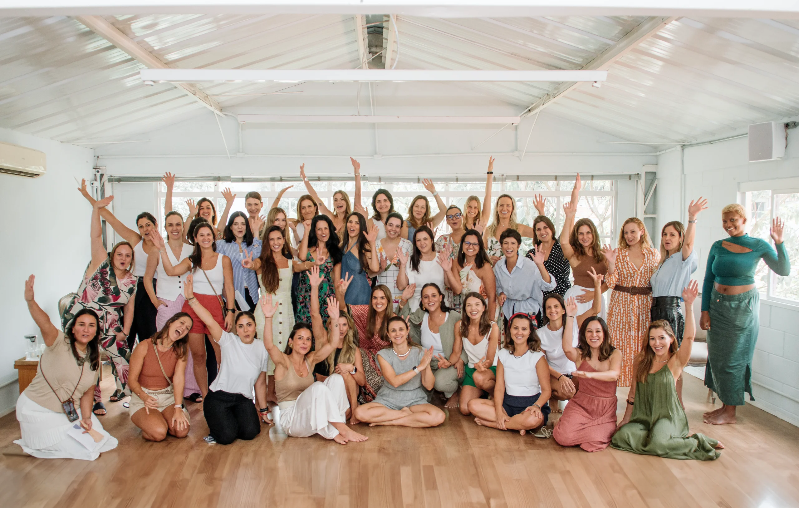 Grupo de mulheres parte do evento Petit Comitê do Just Real Moms