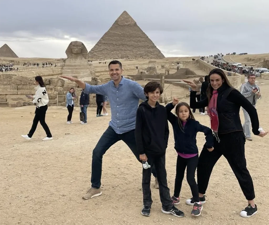 Dr. Paulo Telles com a família no Egito - Paternidade