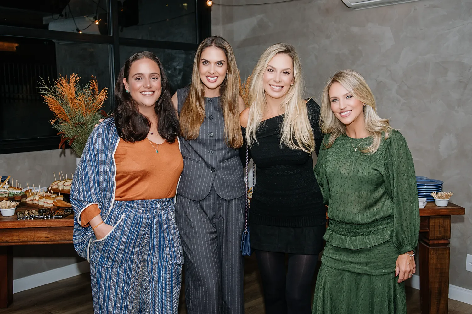 Organizadoras da degustação de vinhos e experiência sensorial das Mães da Pracinha da Vila Nova Conceição e Just Real Moms - Fernanda Paronetto, Fabiana Esteves, Fernanda Bergman e Raquel Assad