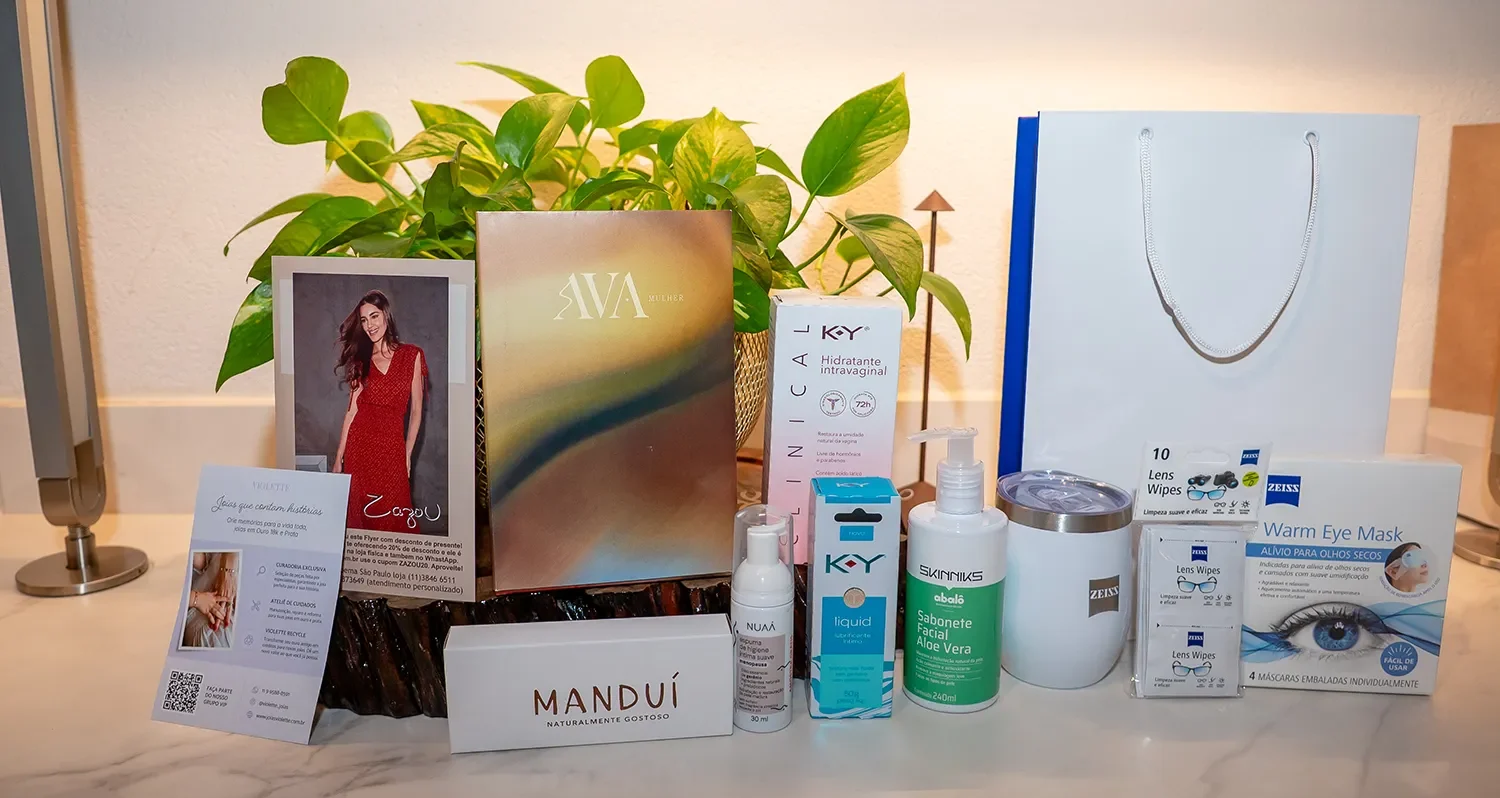 Gift Bags no Petit Comitê com as Mães da Pracinha da Vila Nova Conceição, na Casa DUPAC, com tema de menopausa - Just Real Moms