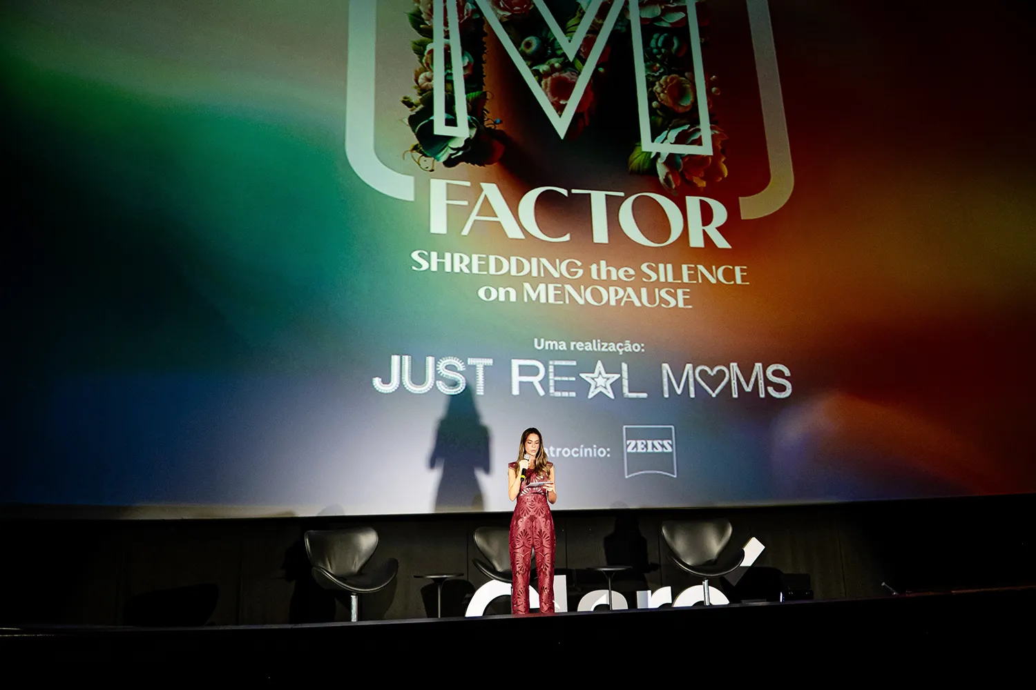 Fernanda Paronetto, CEO do Just Real Moms, fazendo a abertura do The M Factor no Cinépolis do JK Iguatemi