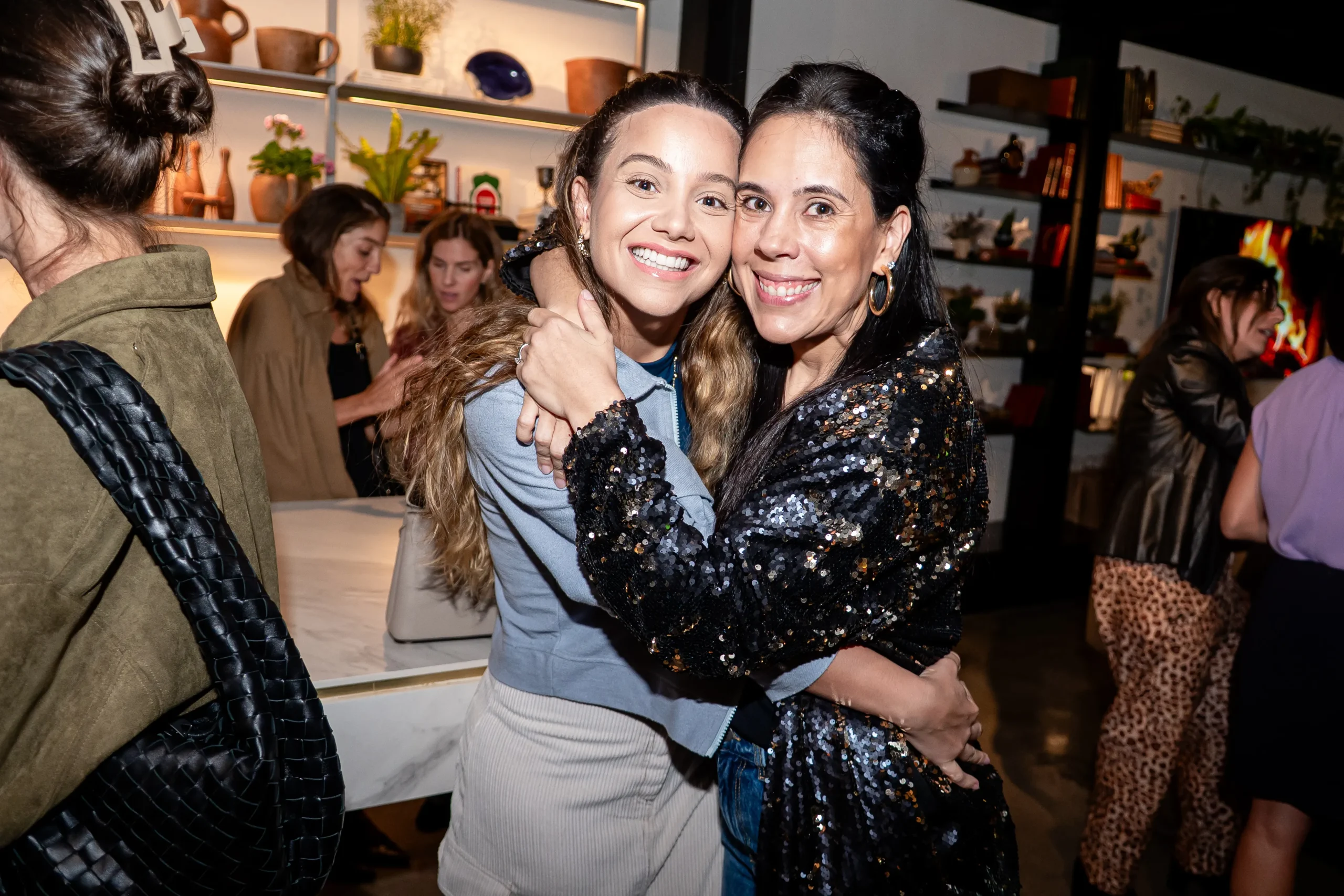 Mica Lanna e Amiga no evento de Inteligência Artificial das Mães da Pracinha da Vila Nova Conceição e Just Real Moms