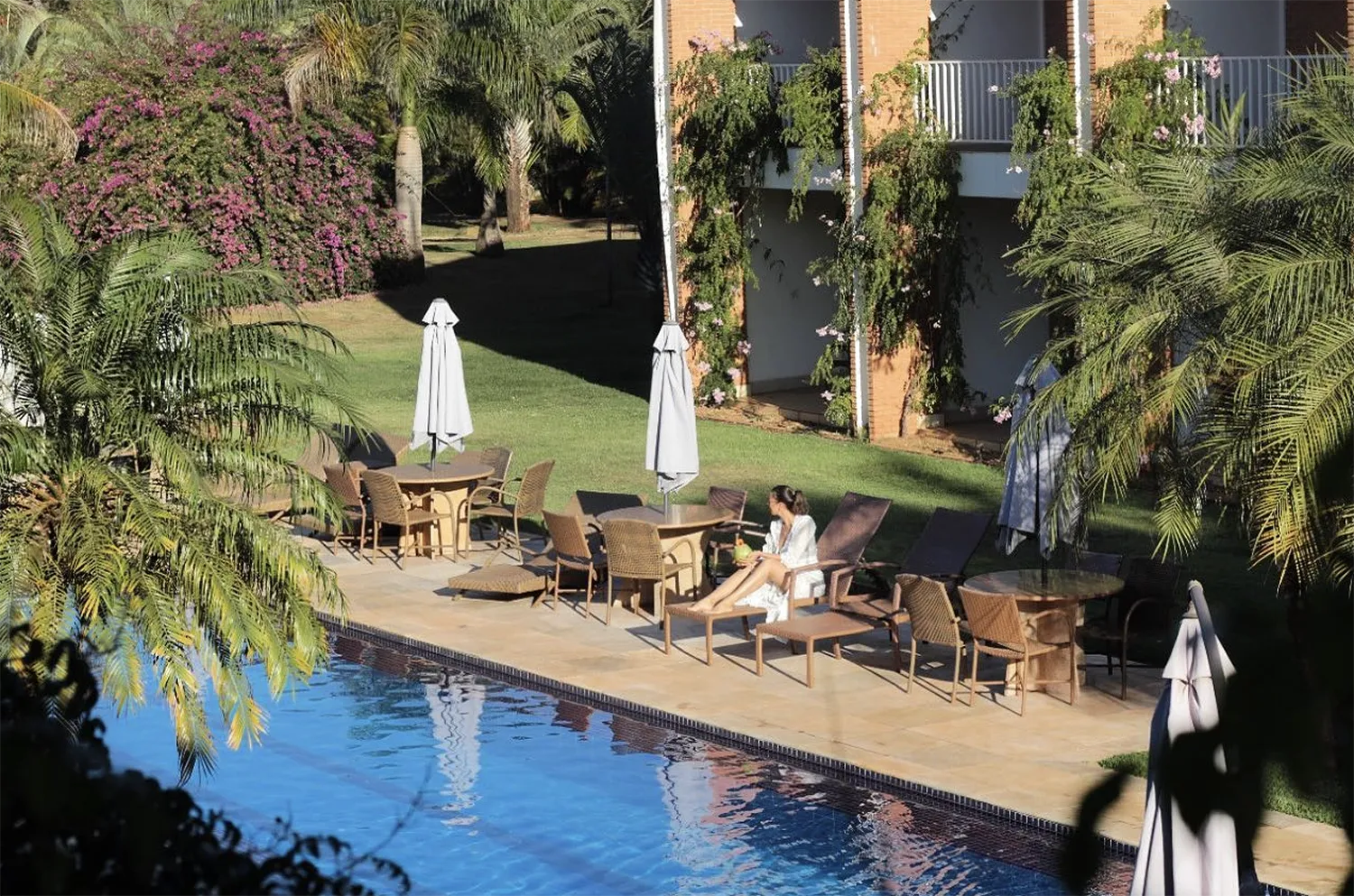 Mulher na Piscina do Hotel JP Ribeirão Preto Resort & Convenções