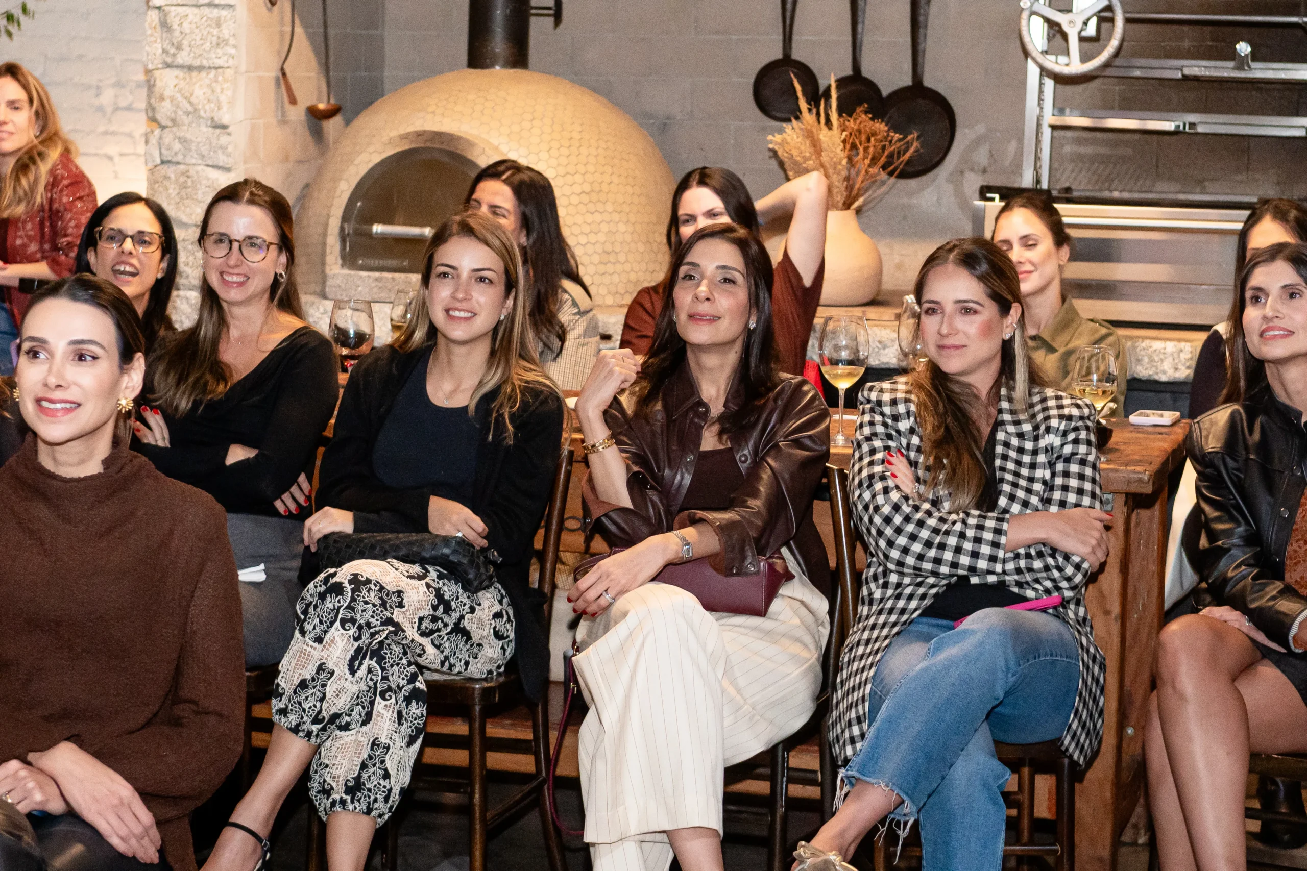 Sorriso das convidadas no evento das Mães da Pracinha da Vila Nova Conceição e Just Real Moms