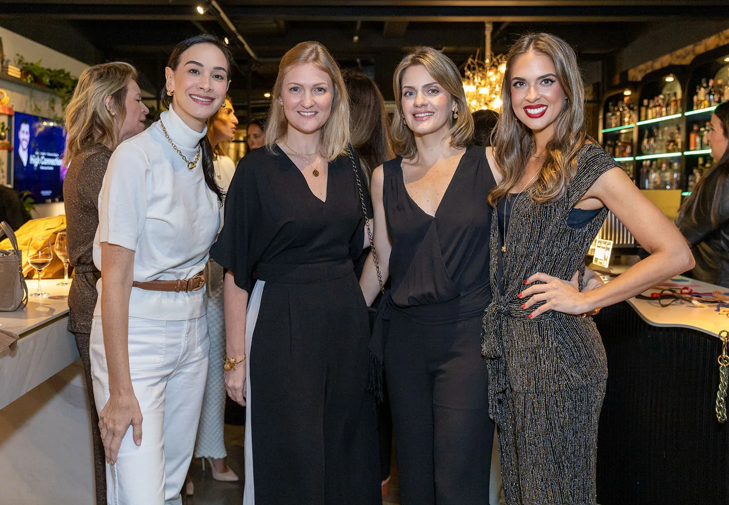 Ana Kohn, Luciana Luvizetto e Dra. Thais Barros da Gestar Organics com Fê Paronetto no lançamento do High Connection