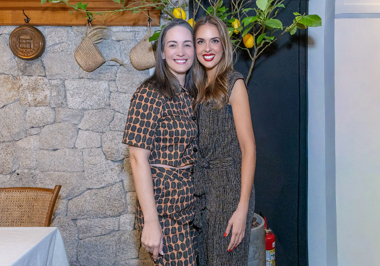 Isa Minatel com Fê Paronetto no lançamento do High Connection