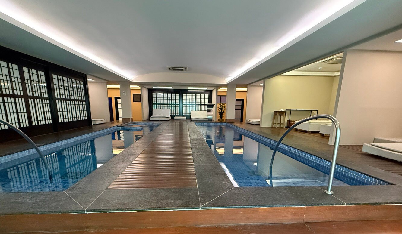 Piscina interna no Royal Palm Plaza em Campinas