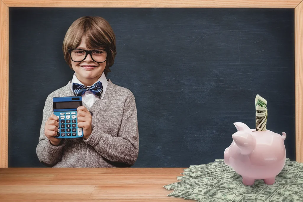menino pequeno aprendendo educação financeira infantil