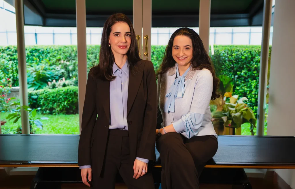 Fundadoras Dayse Melo e Rebeca Siqueira da A Mamãe Nasceu Assessoria