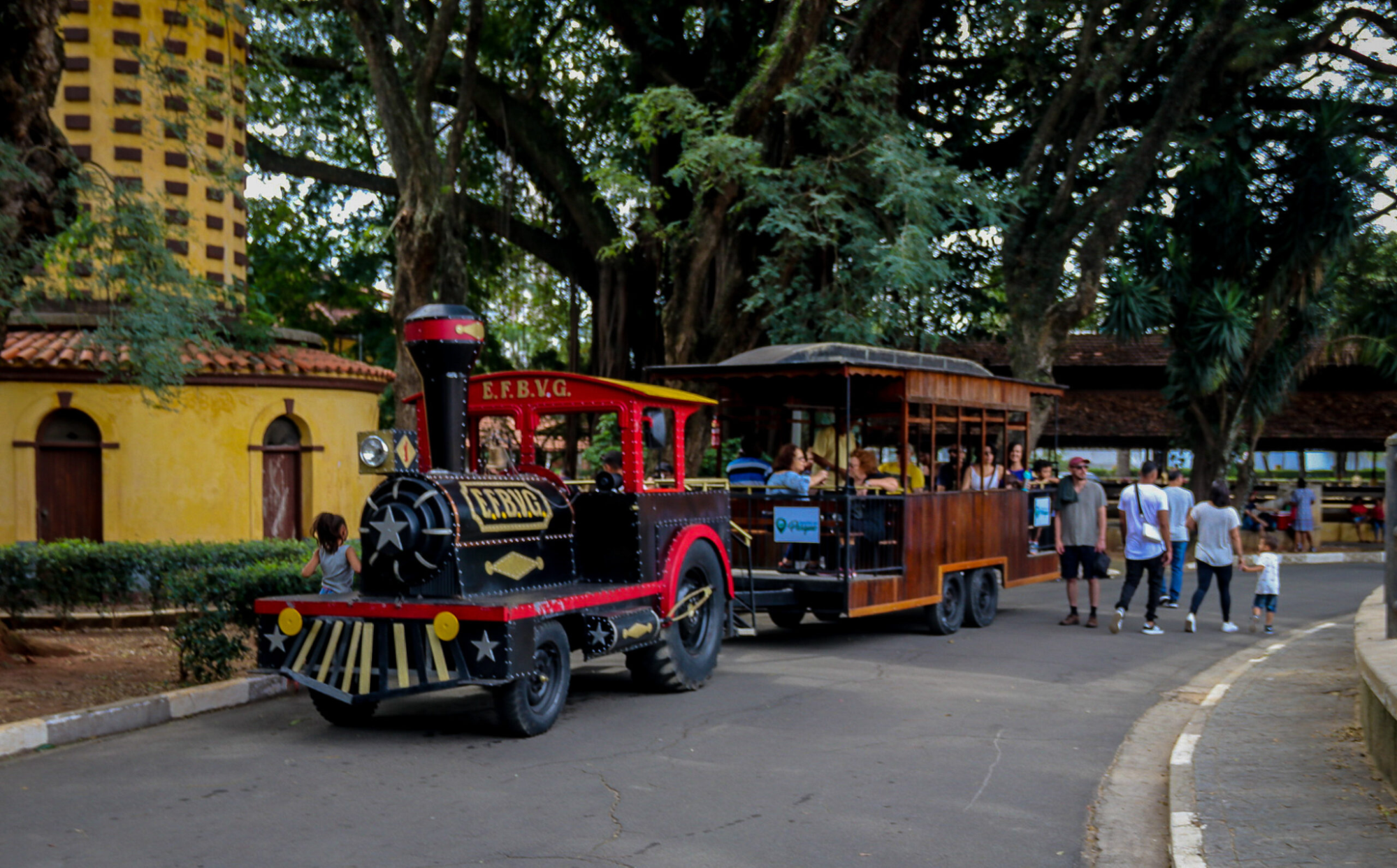 o passeio no parque da água branca conta com diferentes atividades atividades a a depender da criança