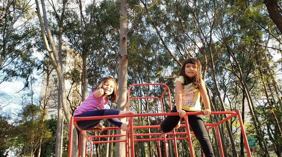 playground localizado no parque do piqueri 