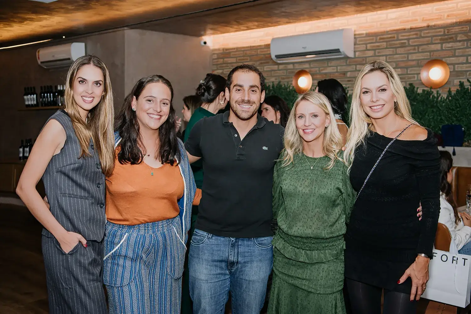 Gustavo Haddad, sócio da Fatto Delicatessen com as organizadoras da experiência sensorial das Mães da Pracinha da Vila Nova Conceição e Just Real Moms - Fernanda Paronetto, Fabiana Esteves, Fernanda Bergman e Raquel Assad