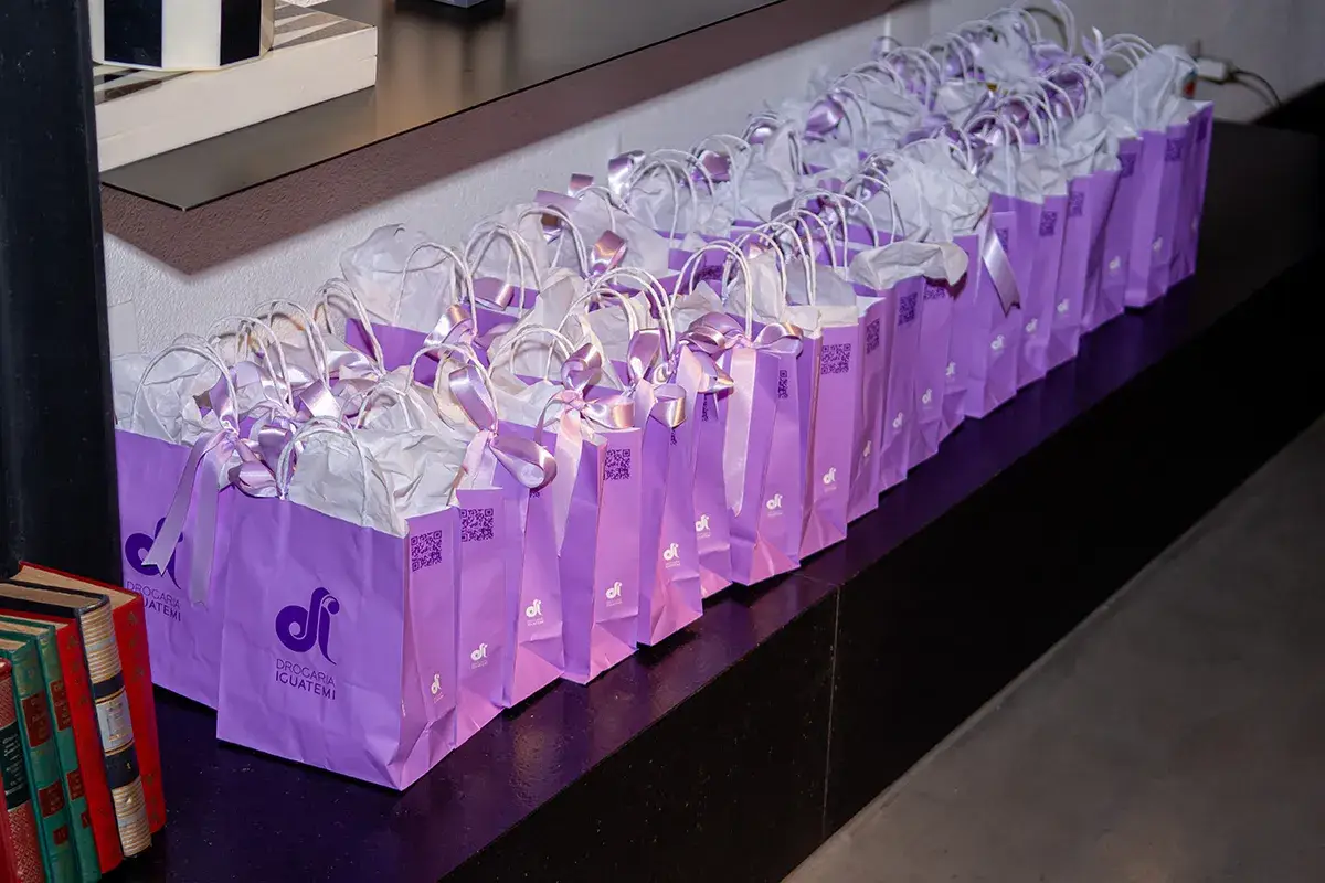 Gift Bags da Drogaria Iguatemi no Petit Comité do Just Real Moms - Talk com Isa Minatel para Mães da Pracinha da Vila Nova Conceição