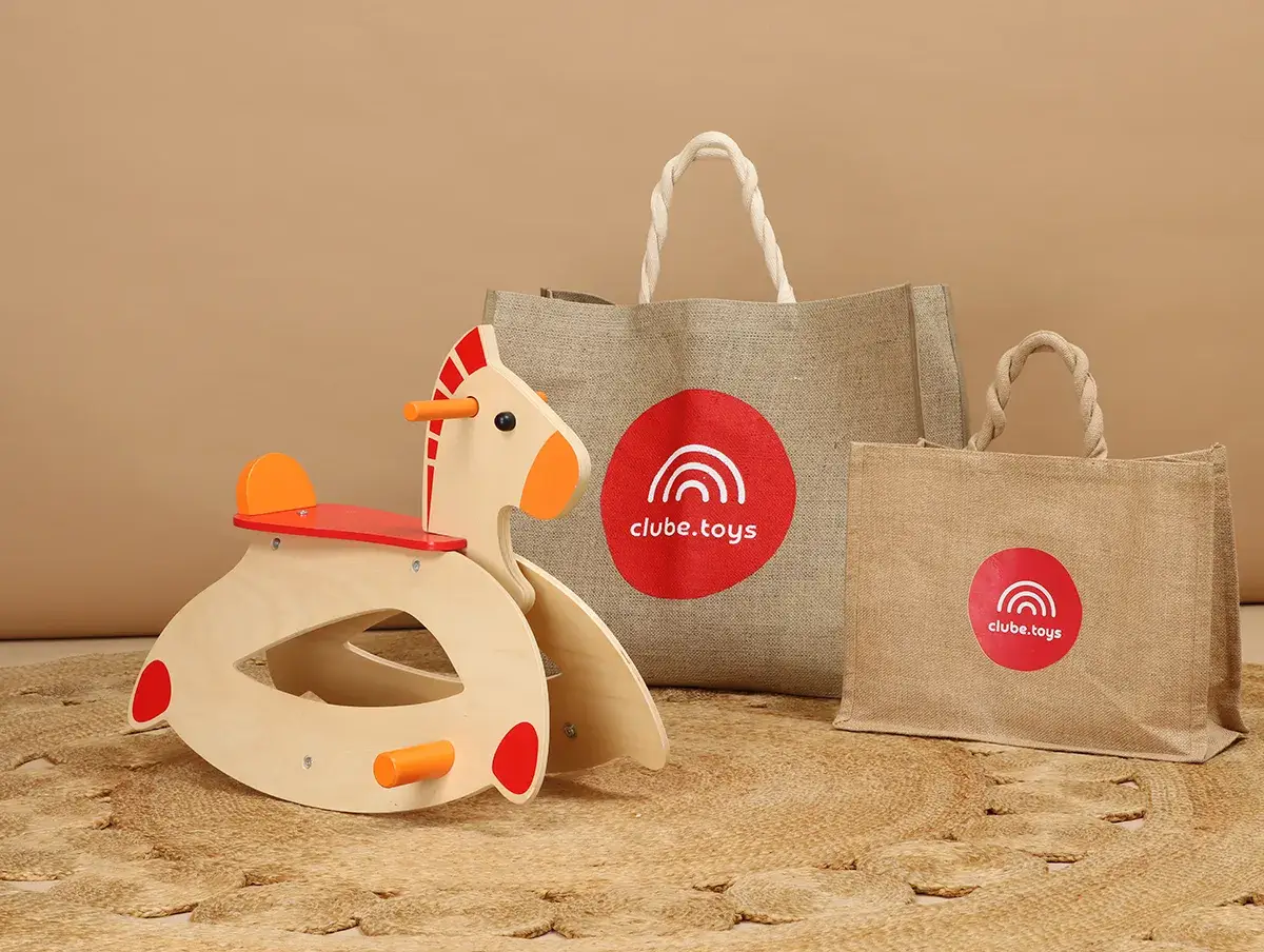 Brinquedo educativo para alugar de madeira de cavalo da Clube Toys