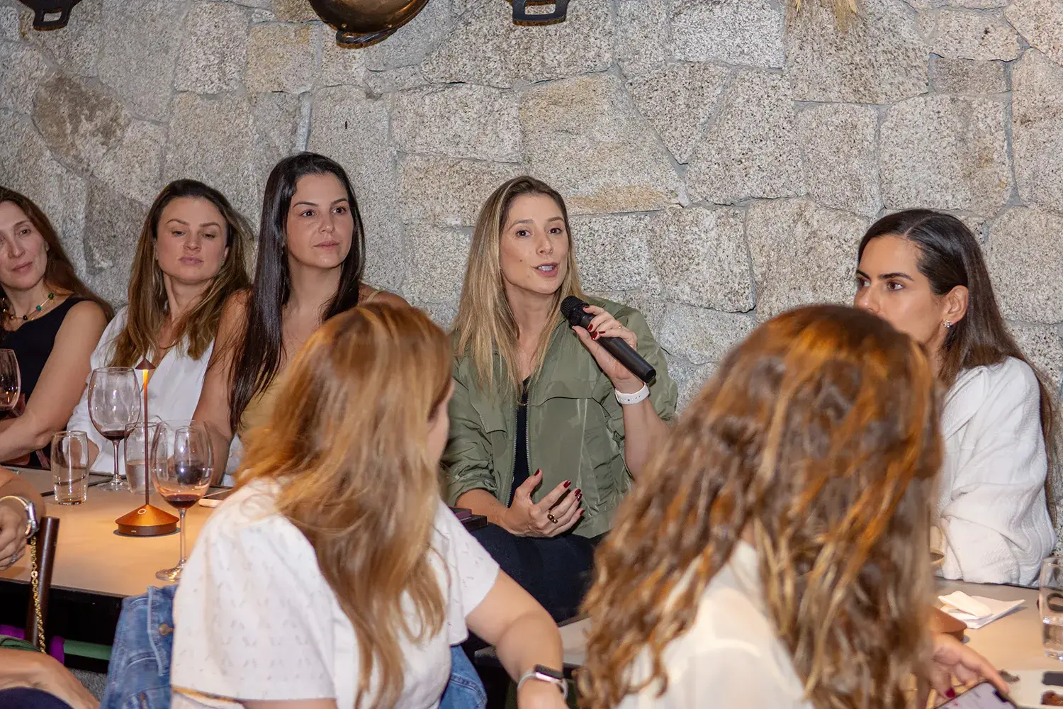 Relatos de Mães no Petit Comité do Just Real Moms - Talk com Isa Minatel para Mães da Pracinha da Vila Nova Conceição