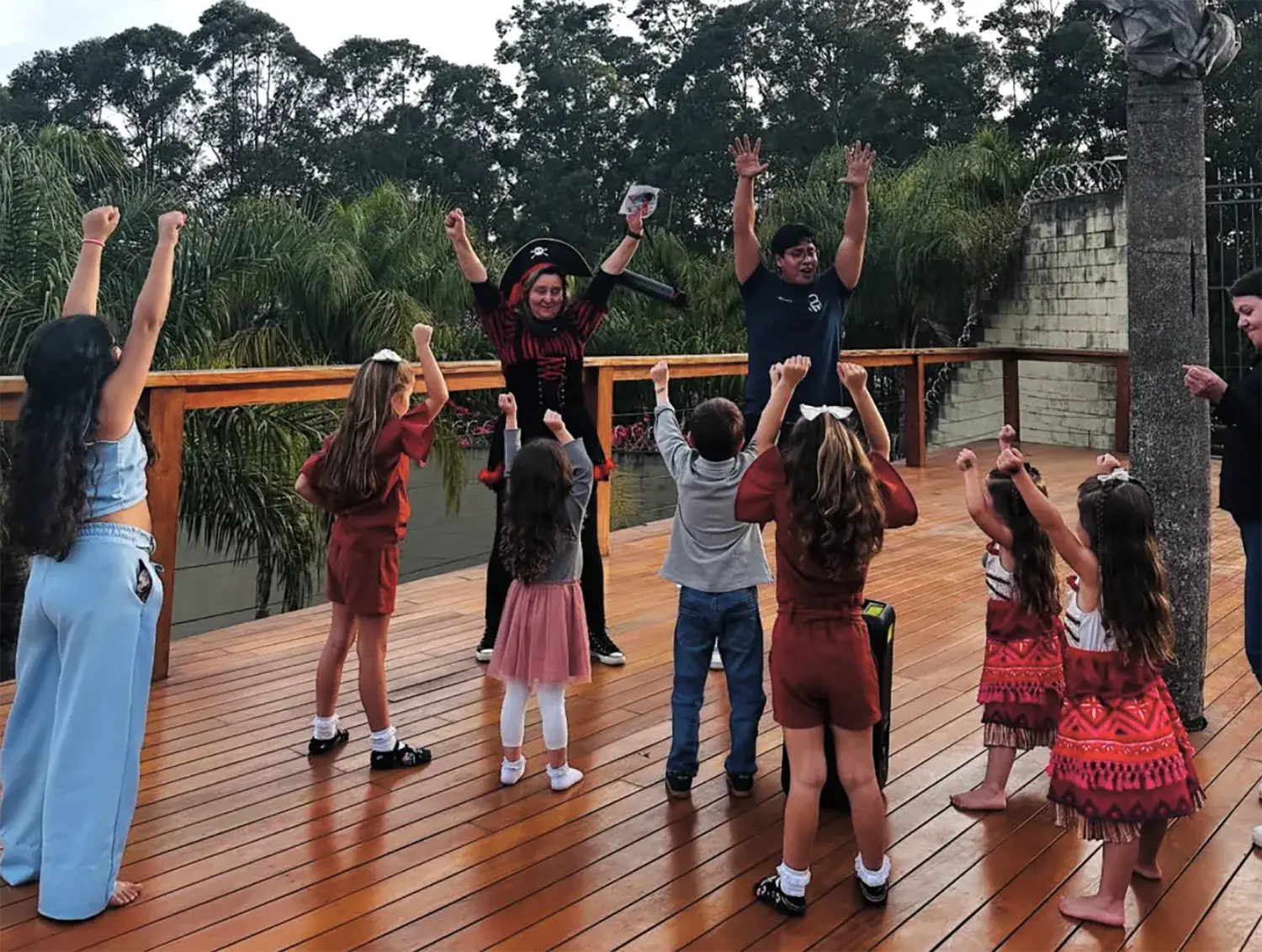 Atividade infantil com a E-Moon Eventos