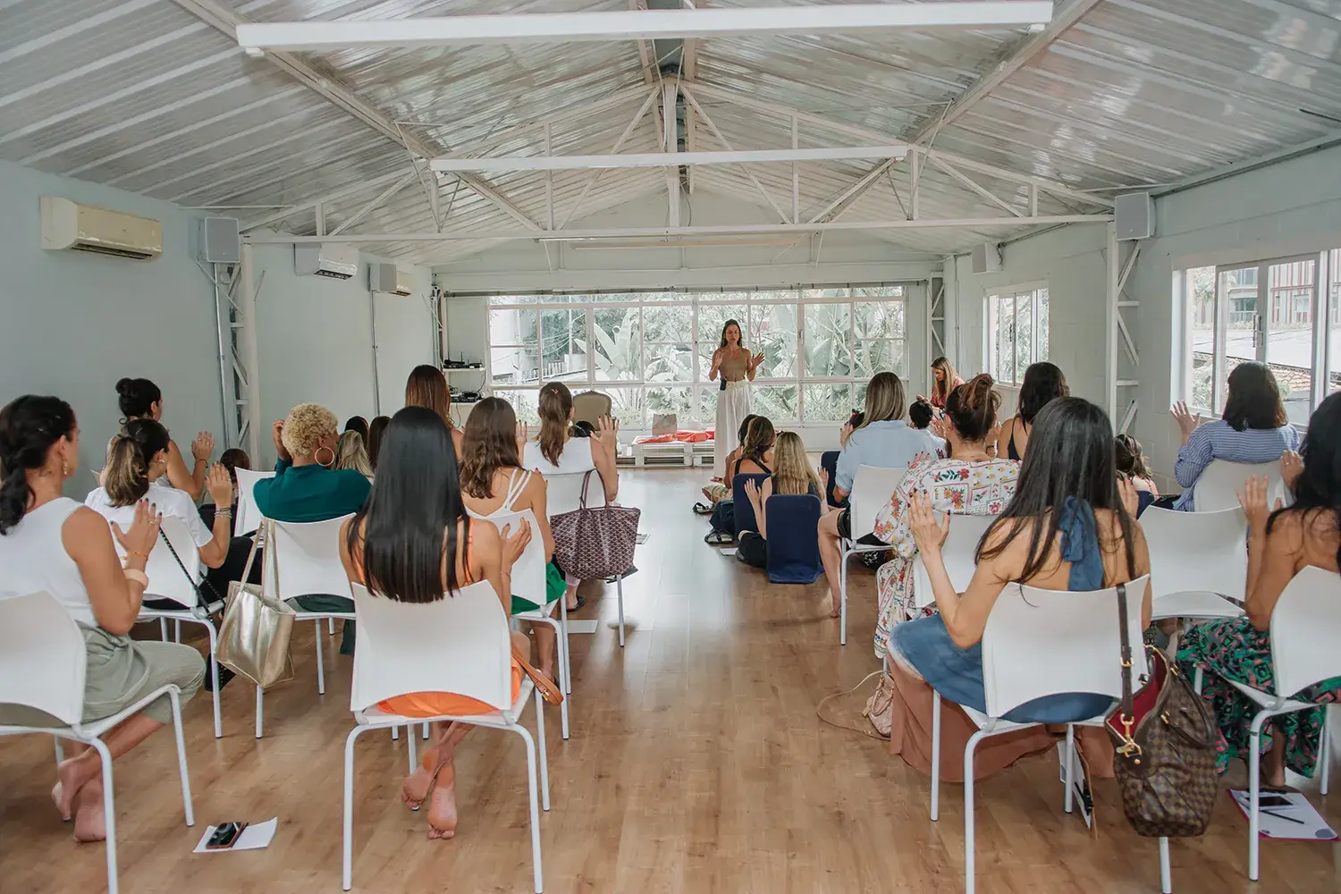 Talk da Bia Sanmarco no evento do Just Real Moms