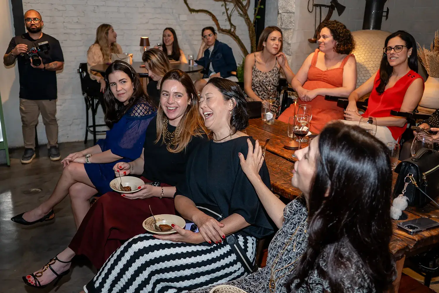 Risadas no Petit Comitê com as Mães da Pracinha da Vila Nova Conceição, na Casa DUPAC, com tema de menopausa - Just Real Moms