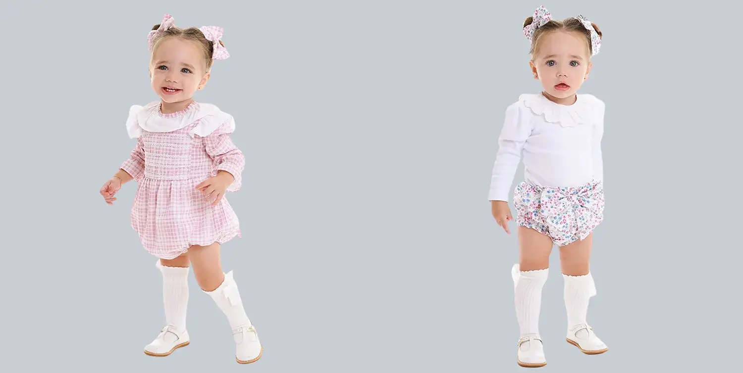 Duas meninas bebês usando vestido e roupa infantil da Mercato Petit
