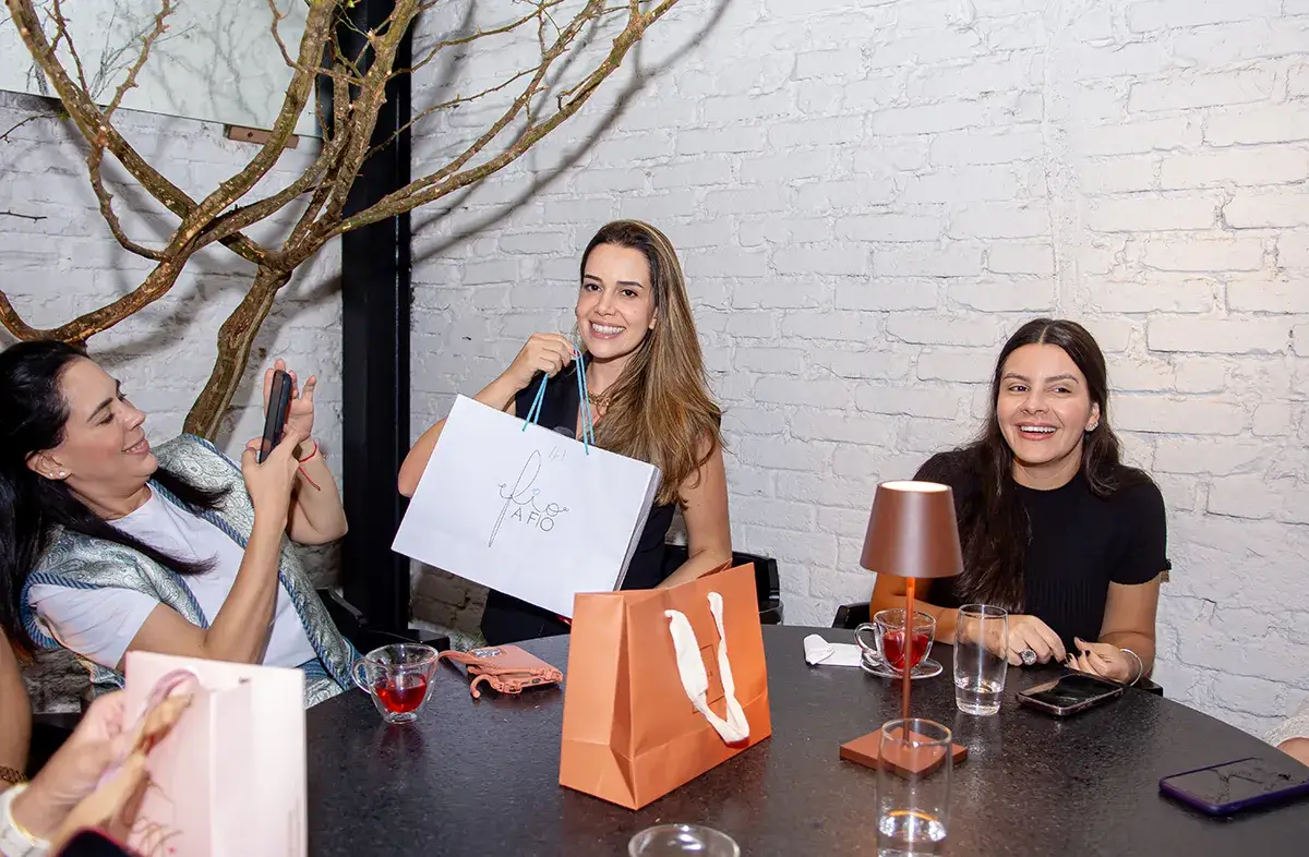 Sorteio da Fio a Fio Enxoval no Petit Comité do Just Real Moms - Talk com Isa Minatel para Mães da Pracinha da Vila Nova Conceição