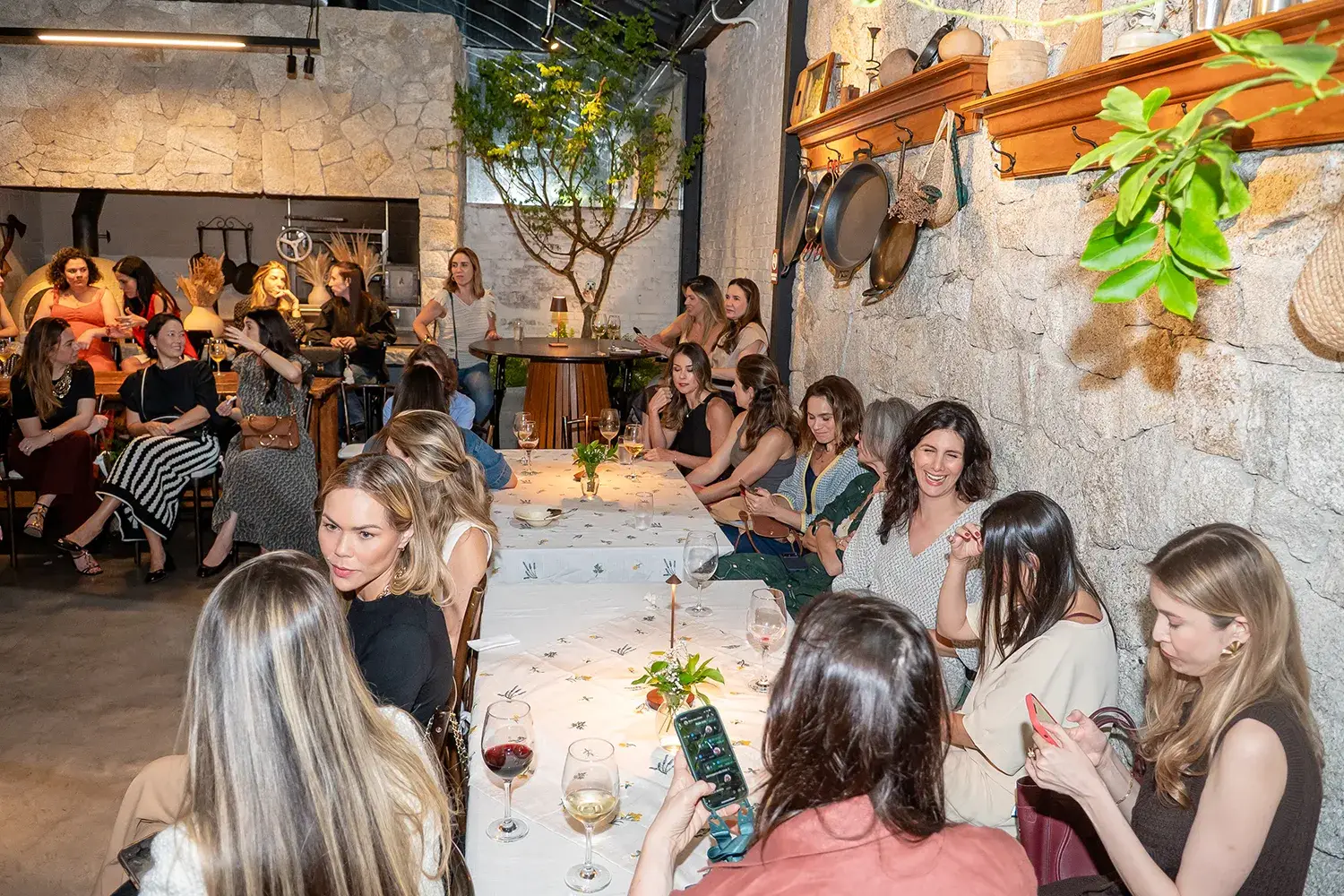 Convidadas no jantar Petit Comitê com as Mães da Pracinha da Vila Nova Conceição, na Casa DUPAC, com tema de menopausa - Just Real Moms