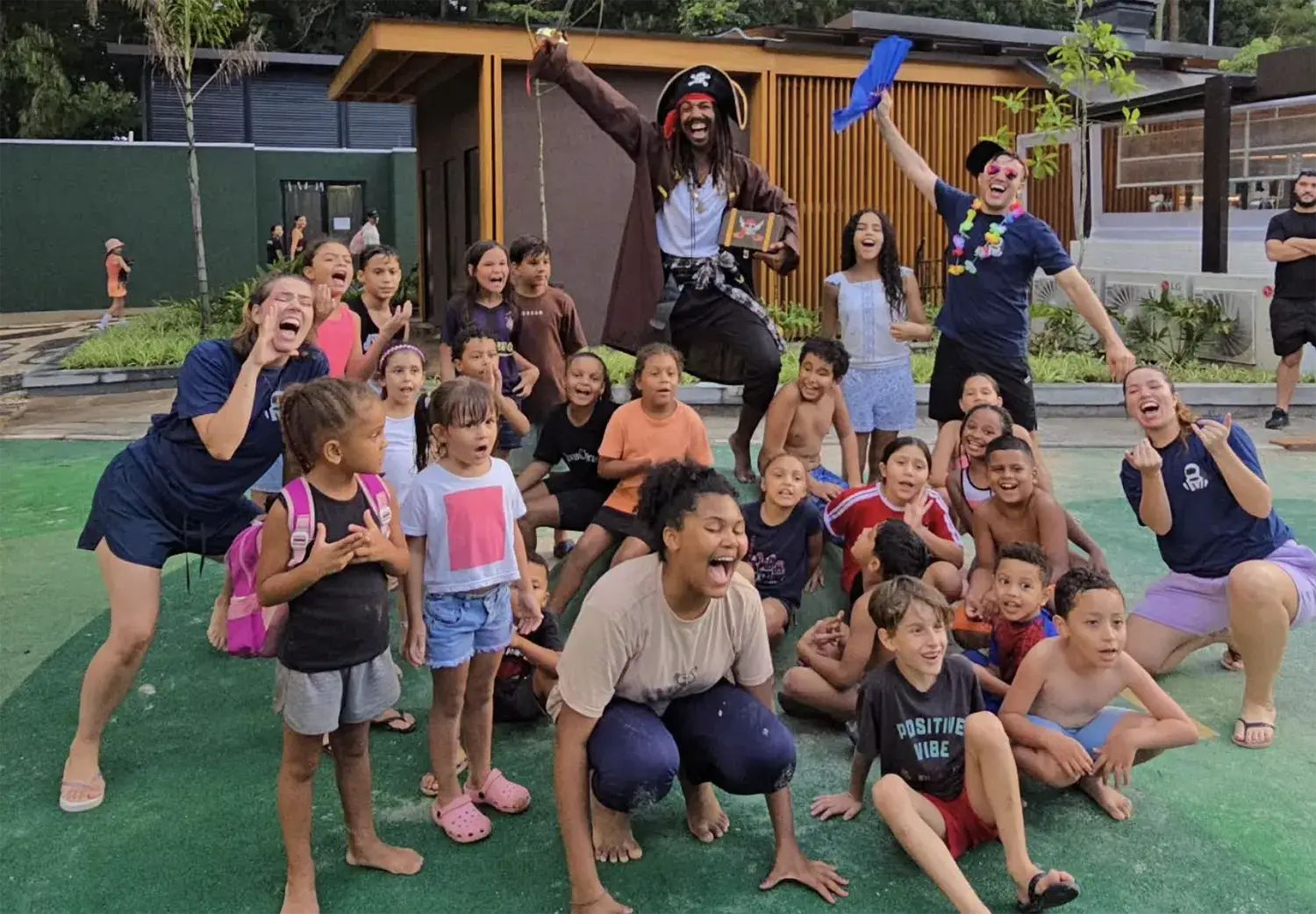 Brincadeiras com crianças com a E-Moon Eventos