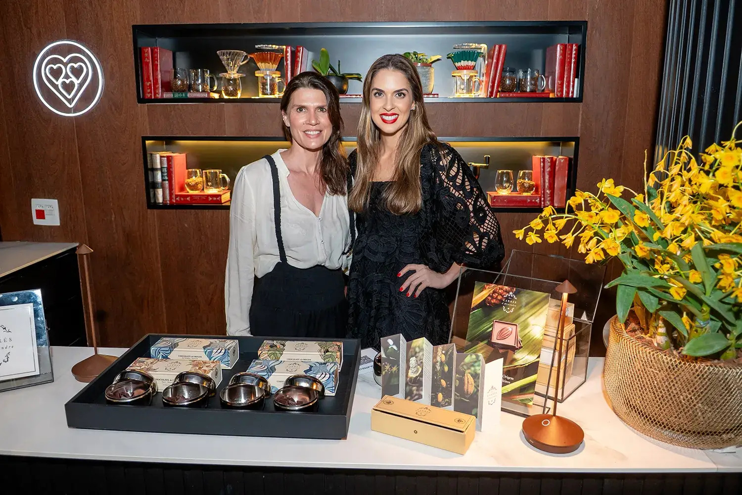 Corrine Alexandre com Fernanda Paronetto no Petit Comitê com as Mães da Pracinha da Vila Nova Conceição, na Casa DUPAC, com tema de menopausa - Just Real Moms