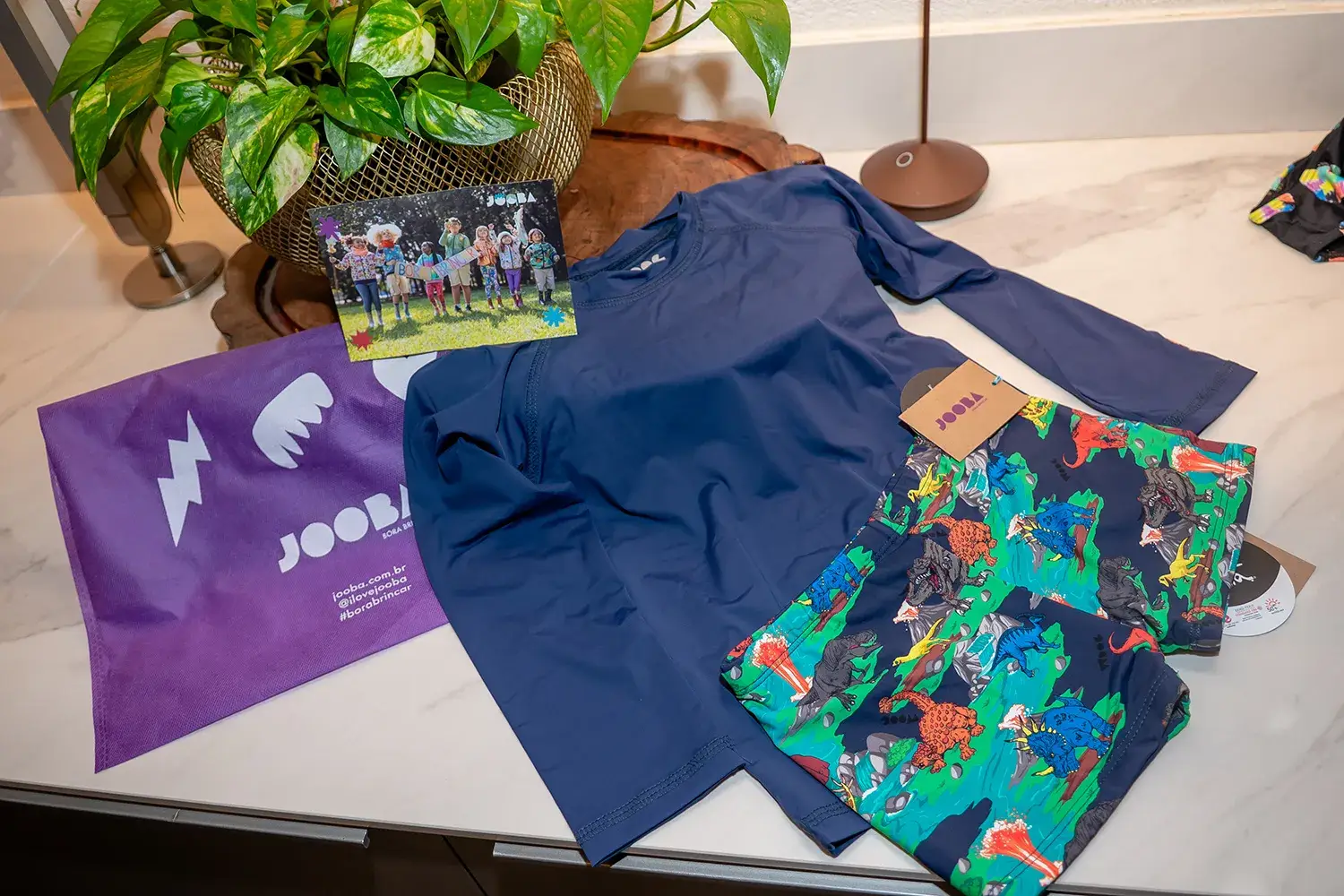 Moda praia da Jooba com produto para sorteio no Petit Comitê com as Mães da Pracinha da Vila Nova Conceição, na Casa DUPAC, com tema de menopausa - Just Real Moms