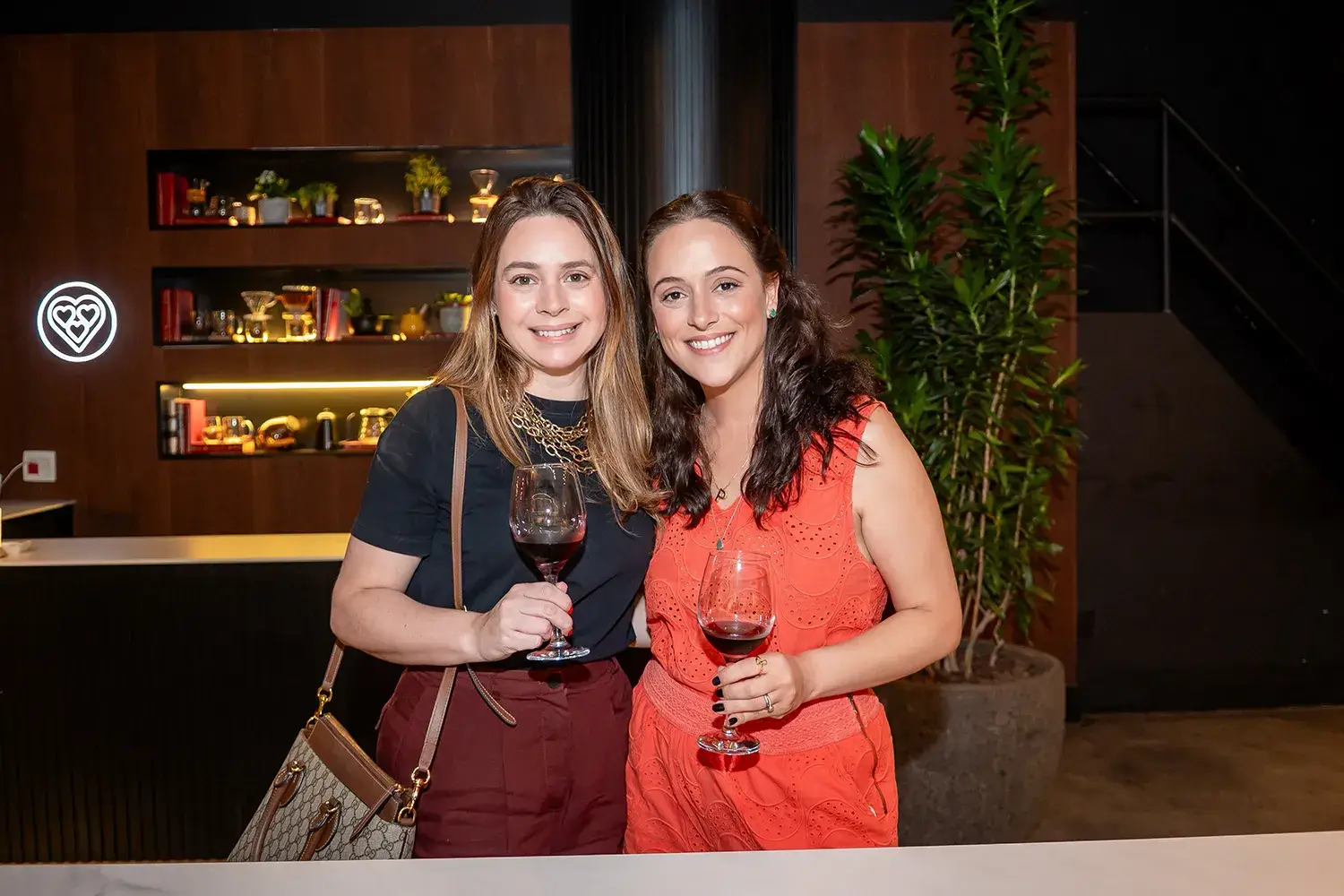 Karina Victorio e Fabi Esteves no Petit Comitê com as Mães da Pracinha da Vila Nova Conceição, na Casa DUPAC, com tema de menopausa - Just Real Moms