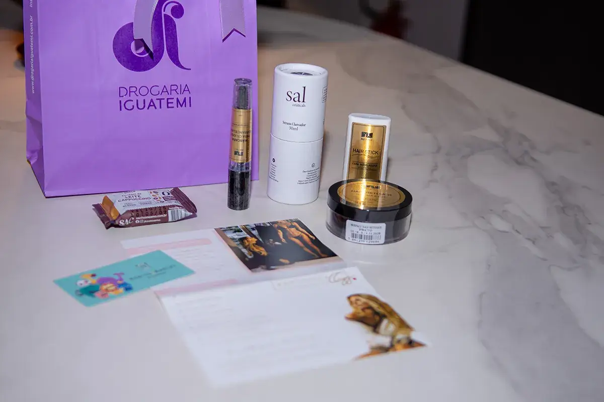 Produtos nas Gift Bags do Petit Comité do Just Real Moms - Talk com Isa Minatel para Mães da Pracinha da Vila Nova Conceição