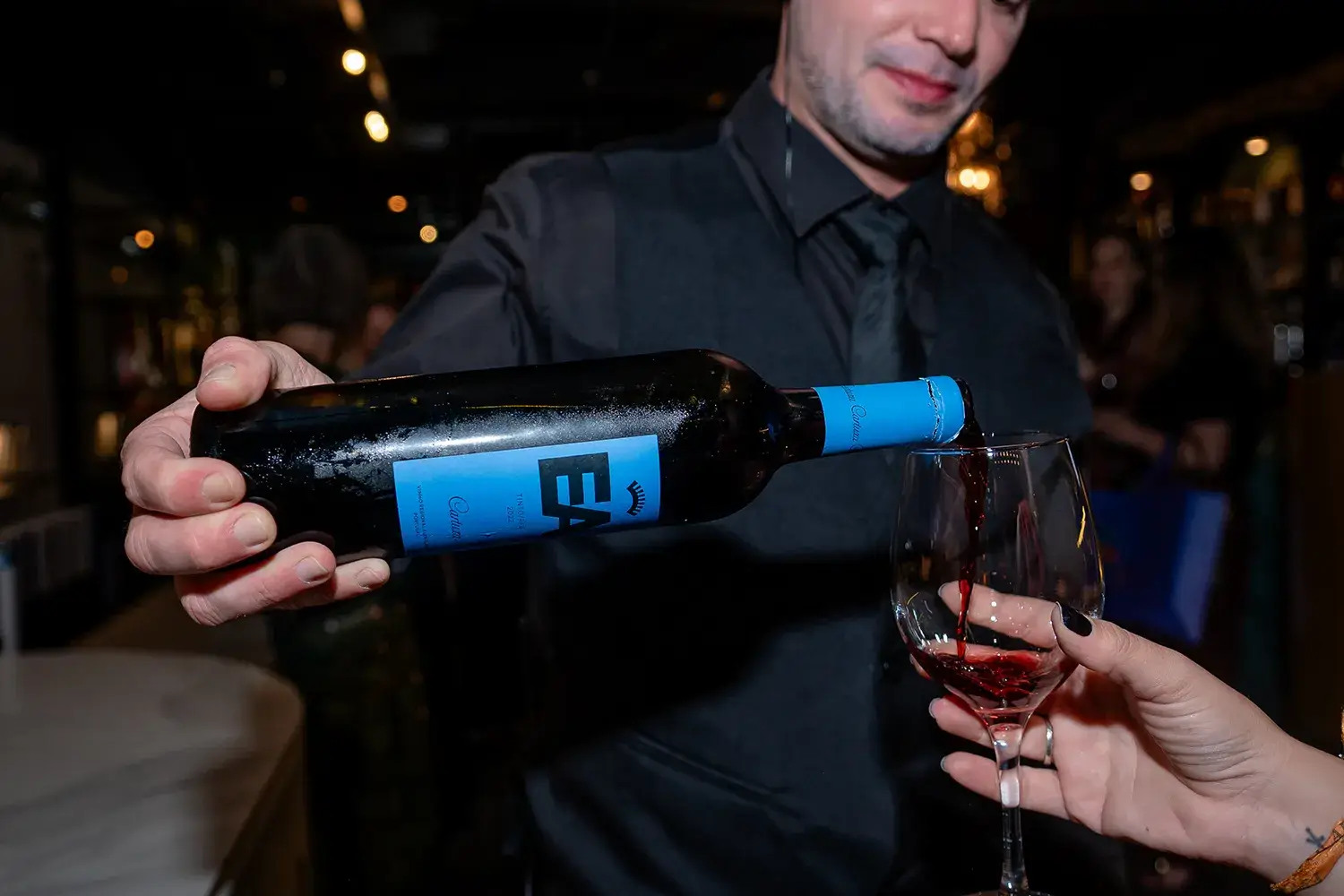 Vinho EA no Petit Comitê com as Mães da Pracinha da Vila Nova Conceição, na Casa DUPAC, com tema de menopausa - Just Real Moms