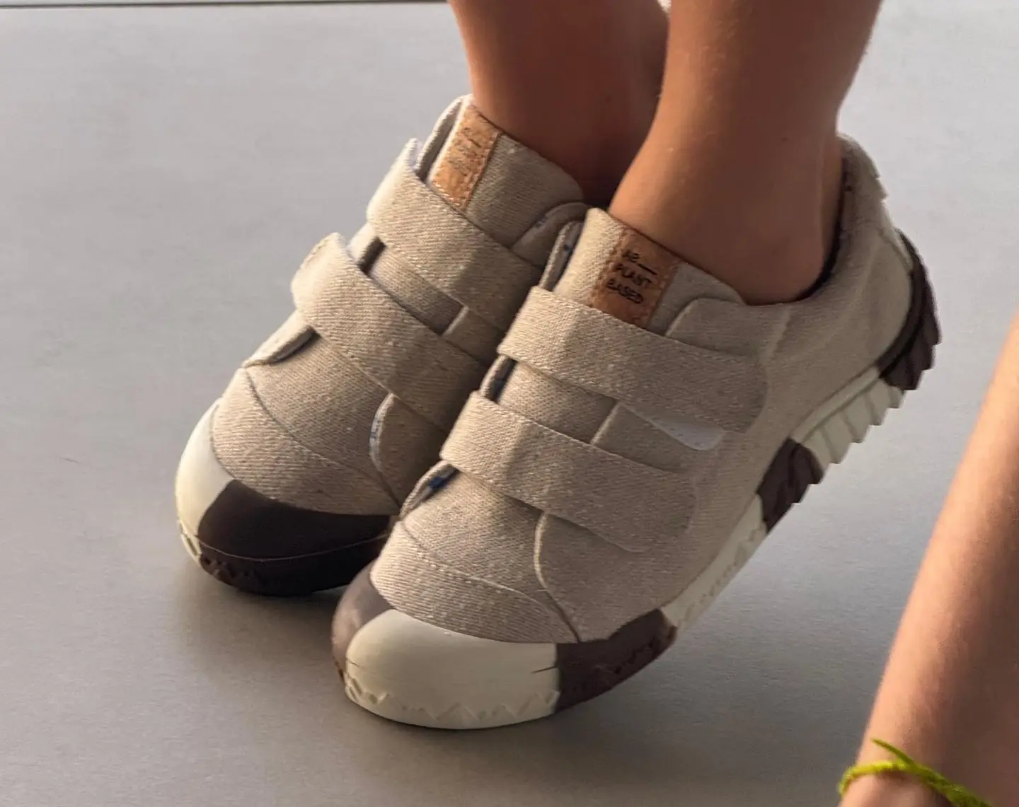 Tênis infantil velcro lona areia da Arcas Bear