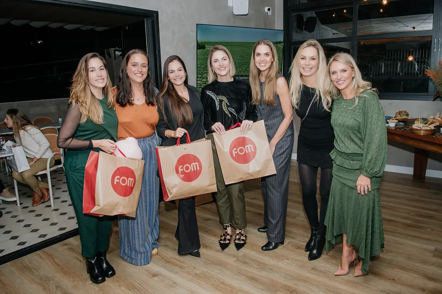 Sorteio da FOM - evento de degustação de vinho para as Mães da Pracinha da Vila Nova Conceição e Just Real Moms