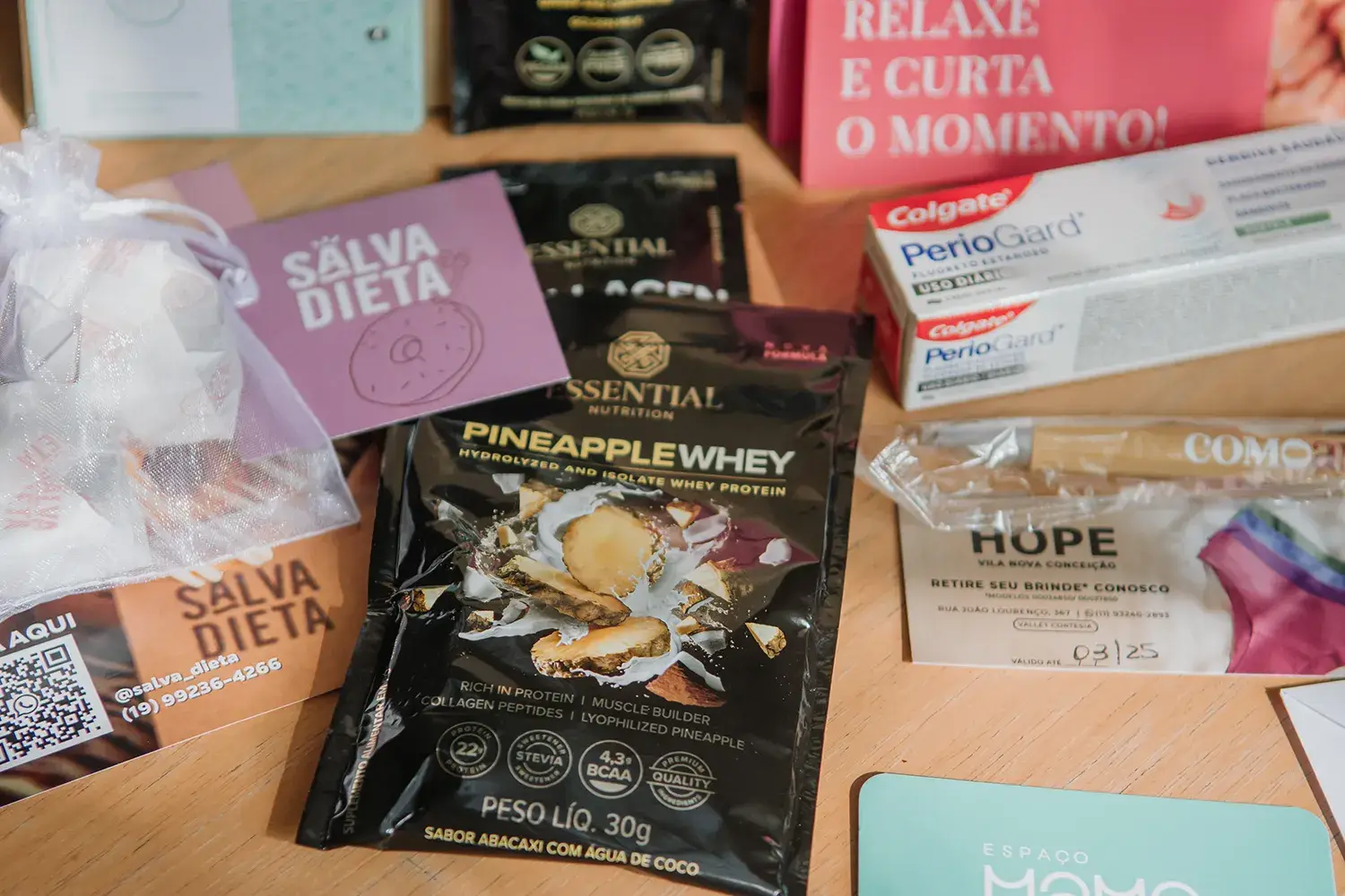 Produtos da gift bag no evento do Just Real Moms