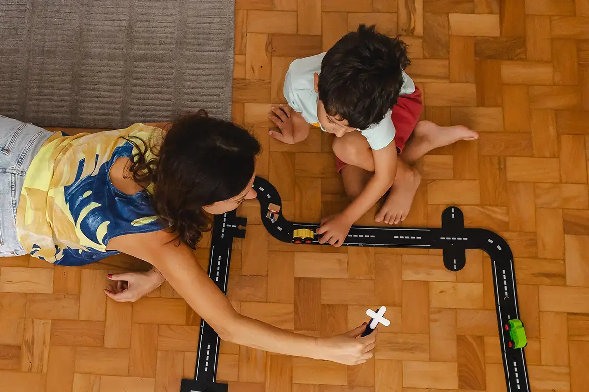 Duas criança brincando