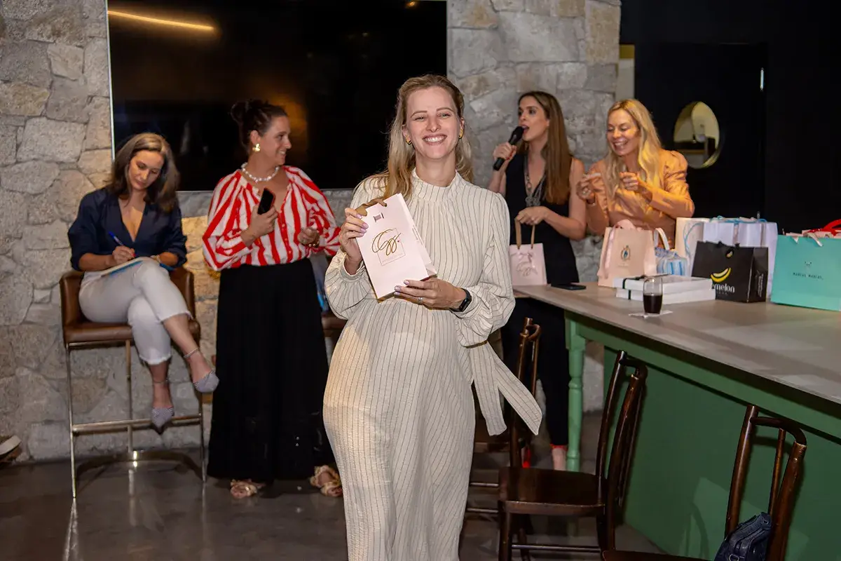 Sorteio da GG Bronze no Petit Comité do Just Real Moms - Talk com Isa Minatel para Mães da Pracinha da Vila Nova Conceição