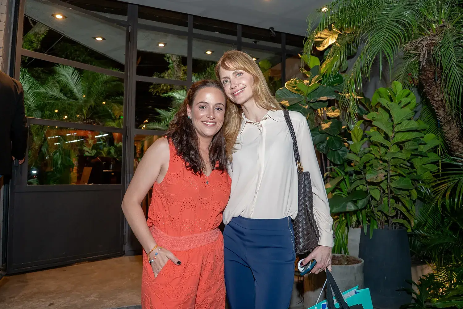 Fabi Esteves e Ana Claudia Michels no Petit Comitê com as Mães da Pracinha da Vila Nova Conceição, na Casa DUPAC, com tema de menopausa - Just Real Moms