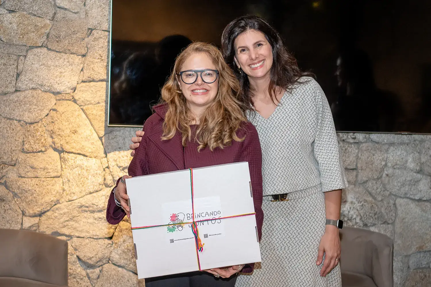 Brincando Juntos com produto para sorteio no Petit Comitê com as Mães da Pracinha da Vila Nova Conceição, na Casa DUPAC, com tema de menopausa - Just Real Moms