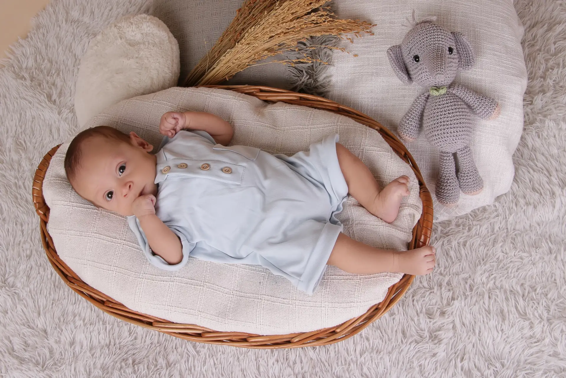 Recém-nascido menino de macacão azul - Just Real Moms