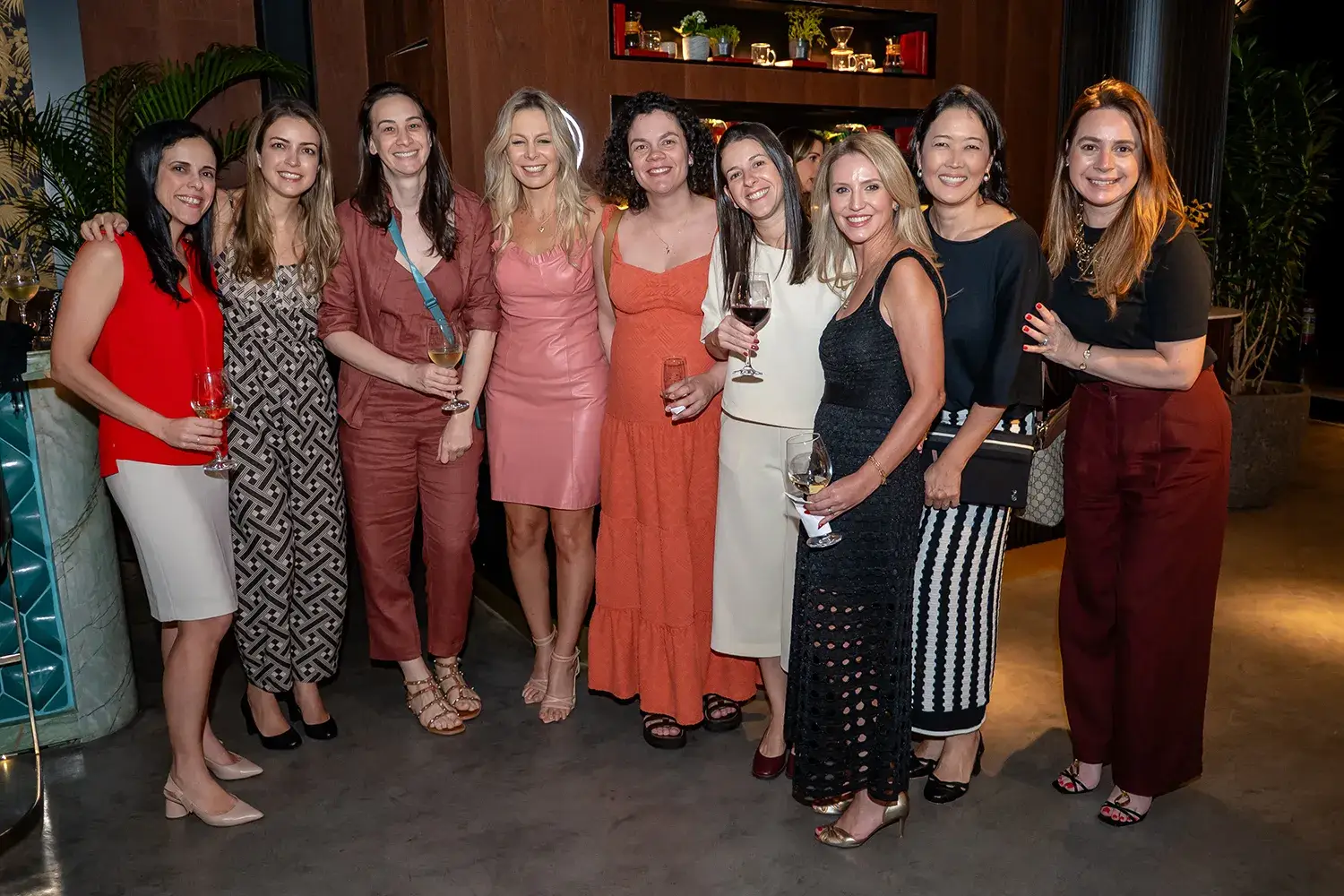 Meninas no Petit Comitê com as Mães da Pracinha da Vila Nova Conceição, na Casa DUPAC, com tema de menopausa - Just Real Moms